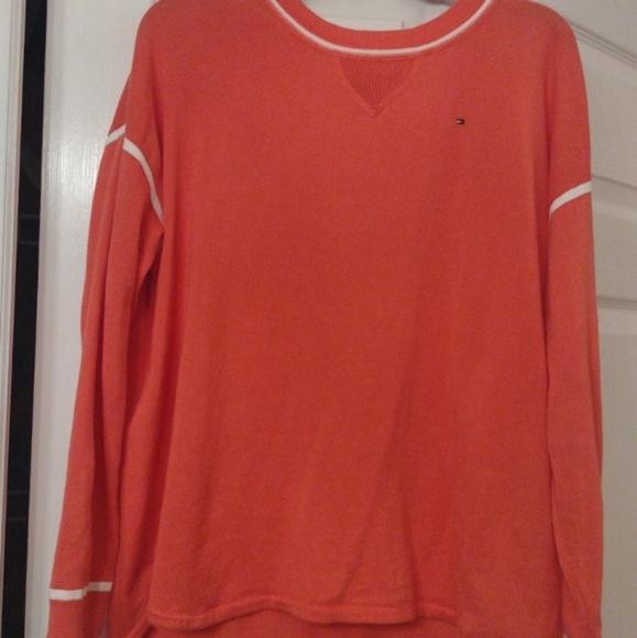 🪸 Tommy Hilfiger Round Hem Crewneck Sweater 🪸 - Picture 3 of 3